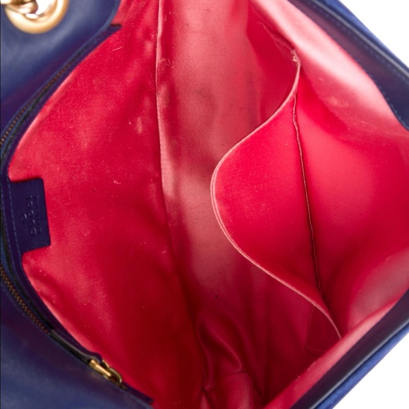 100% Authentic  Blue Gucci Shoulder Bag GG Logo
Gold-Tone Hardware Chain-Link